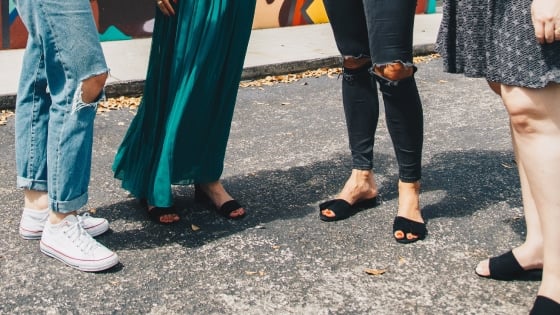 Look at the person who has the most feet pointing at them in groups. This often indicates an easy foot body language cue—the person who is the most popular!